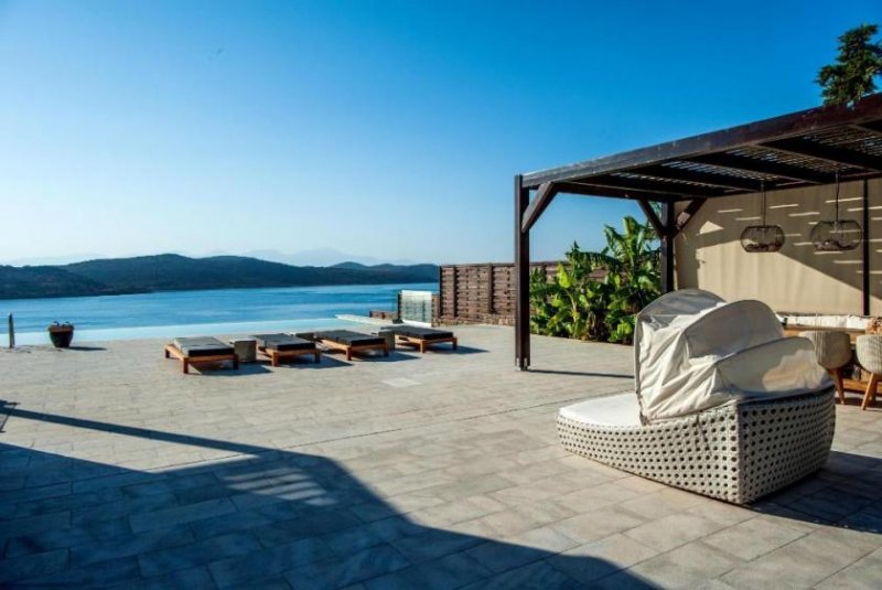 Plaka bei Elounda Zum Verkauf auf Kreta: Traumhafte Luxus-Villa mit sieben Zimmern direkt am Meer. atemberaubender Meer- und Insel-Blick. Plaka,